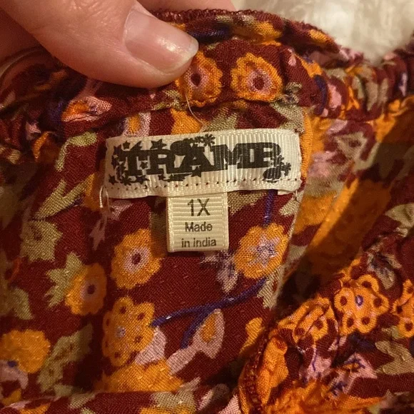 Beautiful cold shoulder blouse - Picture 3 of 3